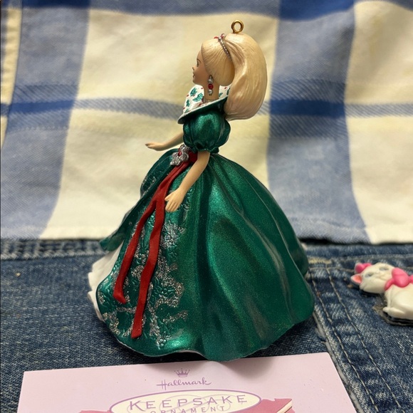Vintage‎ 1995 Holiday Barbie Hallmark Keepsake Christmas Ornament #3 in Box - Picture 3 of 14